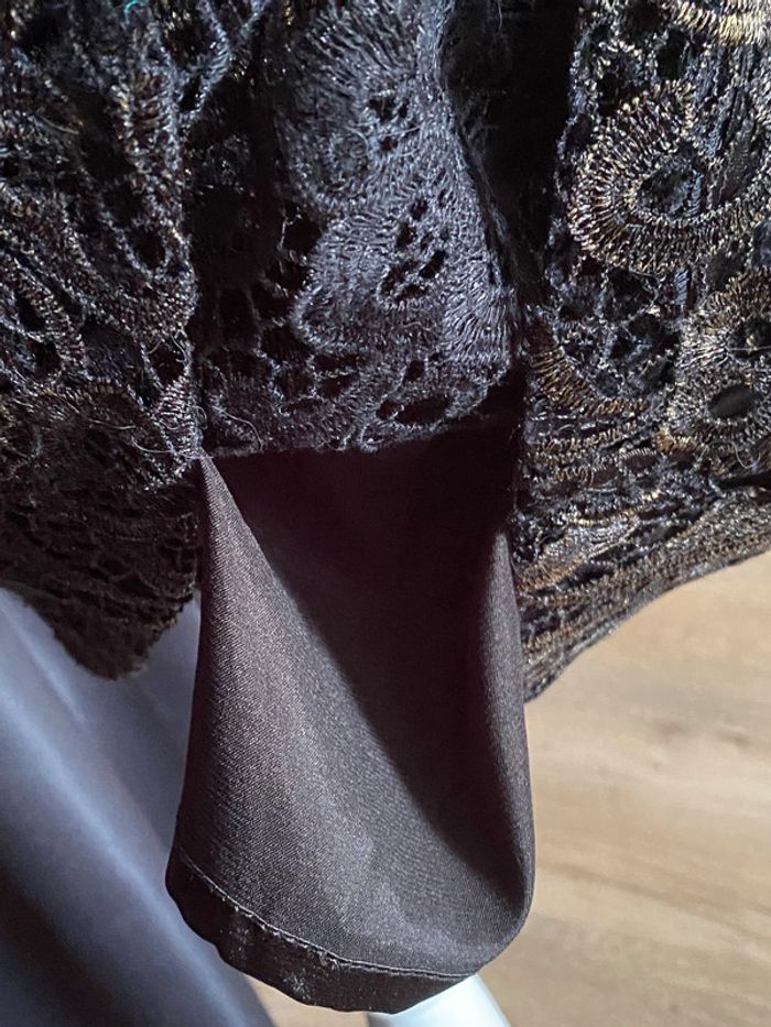 Robe brodée noire et dorée - photo numéro 4