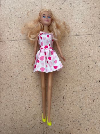 Poupée barbie à la mode