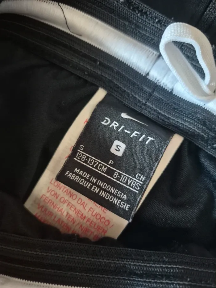 Ensemble Nike en S Enfant (8/10 ans) - photo numéro 2