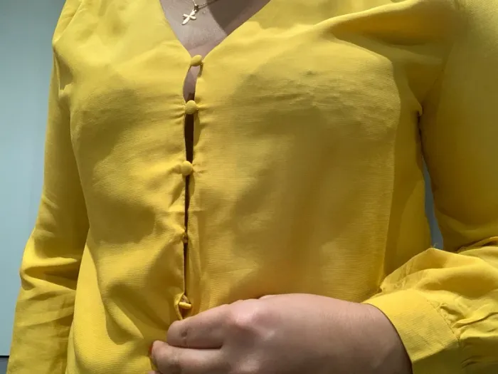 Blouse jaune et argent - photo numéro 2