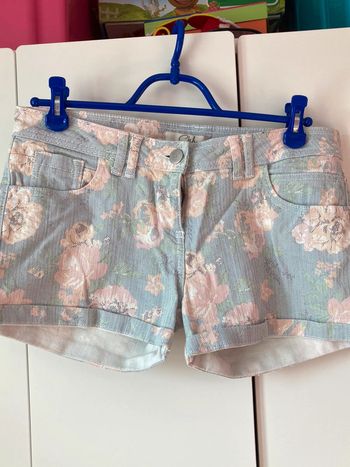 Short en jeans à motifs