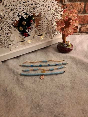 Lot de bracelets bleu et doré heishie