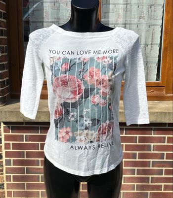 🌸 T-shirt Jennyfer blanc manches 3/4 motif floral – Taille XS/34