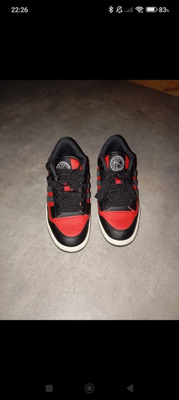 basket adidas noir et rouge T 37.1/3
