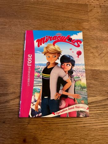 Livre La bibliothèque Rose Miraculous Opération Saint Valentin Numéro 5