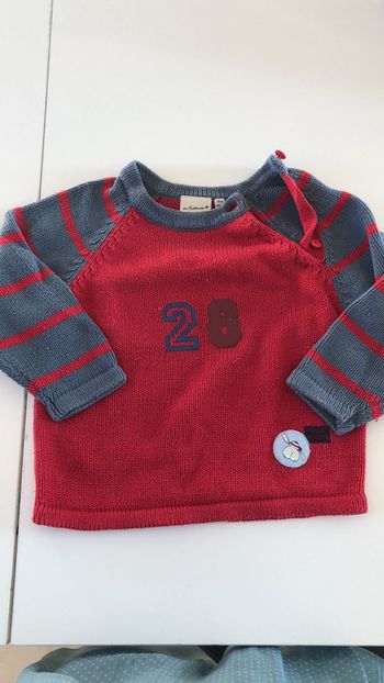 Pull rouge gris