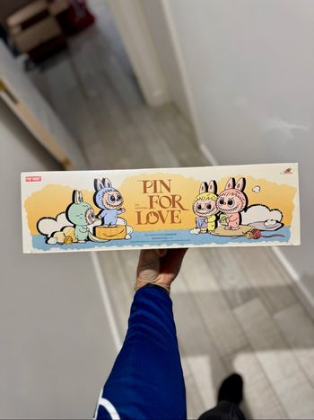 [NEUF] Display x14 Wholeset Popmart Labubu the monster pin for love séries