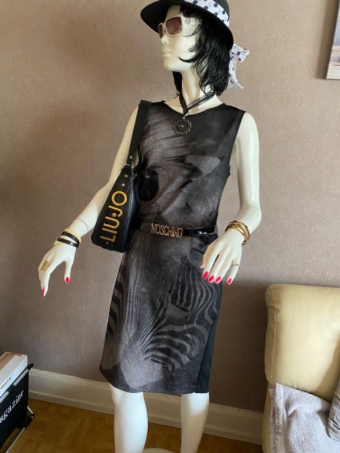 Robe mi longue fonds gris foncé imprimée devant Cristina Gavioli T38