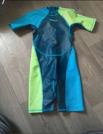 Combinaison piscine garçon taille  6 ans très bon état