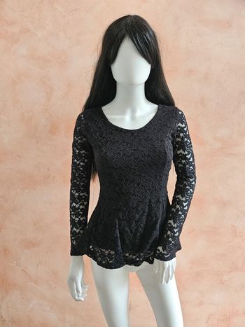 Blouse en dentelle avec noeud au dos