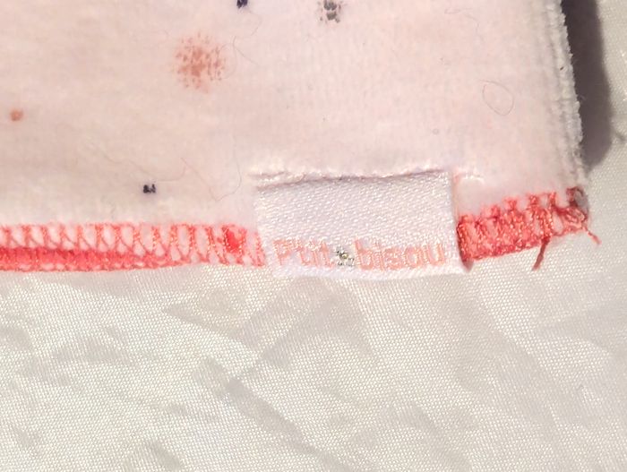 Bonnet Rose Minuscules Etoiles Grises Rouges Roses Vêtement Accessoire Petits Enfants Bébés - photo numéro 3