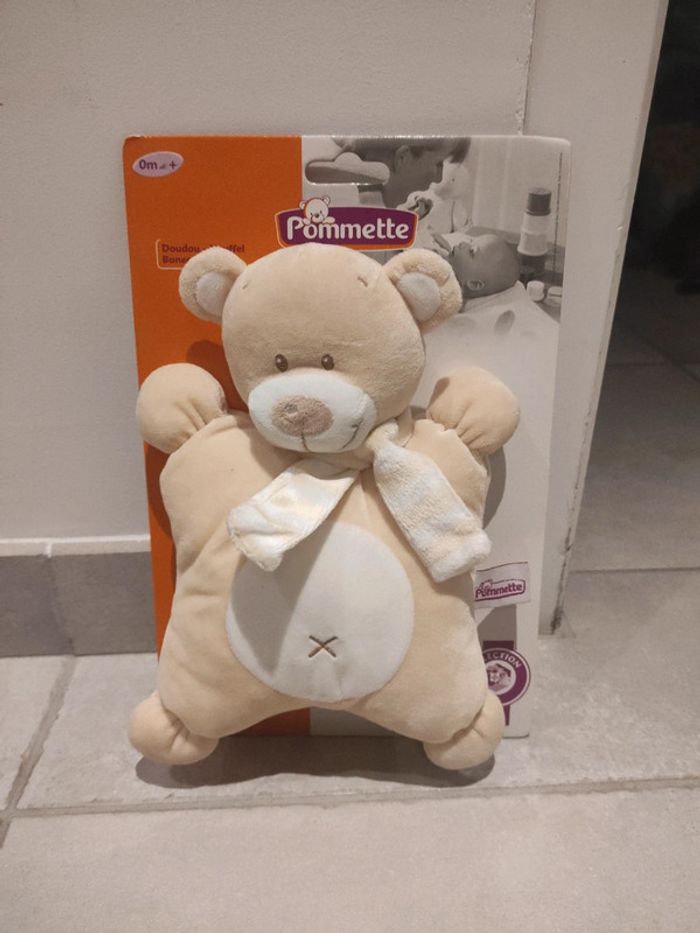 Doudou ourson neuf. Pommette