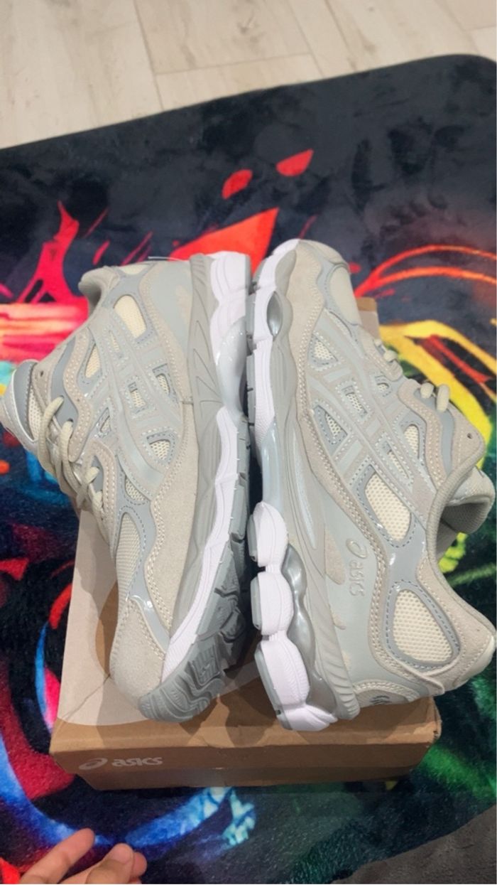 paire de asics - photo numéro 2