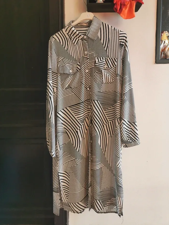 Robe chemise motifs graphique.