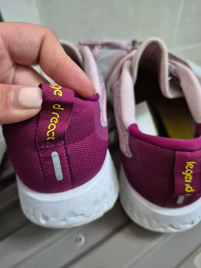 Baskets Nike taille 37,5 - photo numéro 4