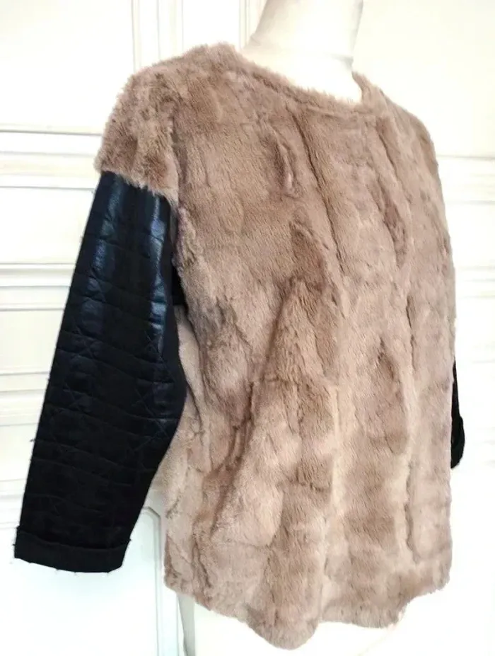 AccueilFemmesVêtementsSweats et sweats à capucheSweatsPulls col VMon dressing Pulls col V Dressing d - photo numéro 9