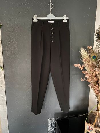 Pantalon large aux cuisses