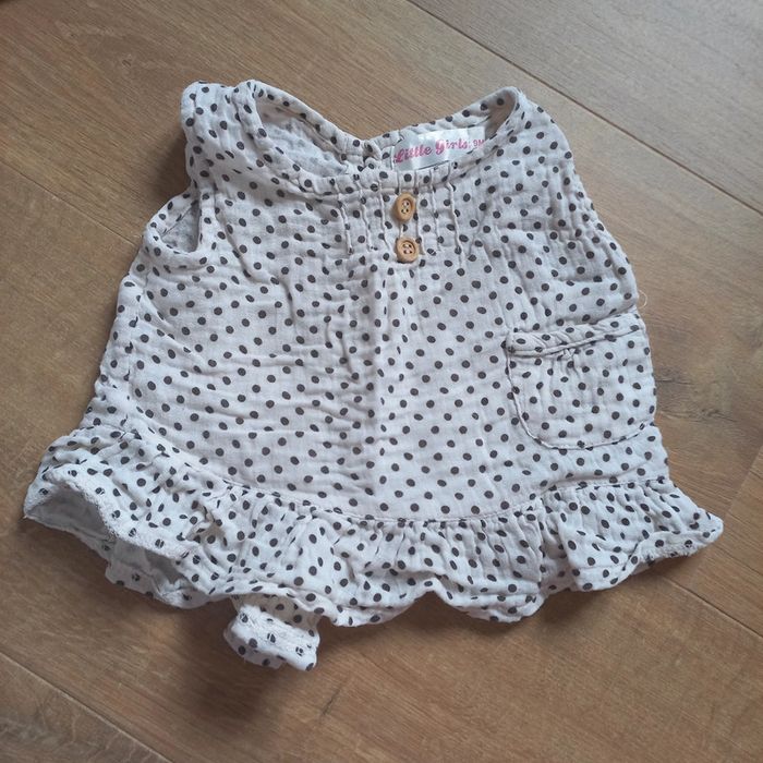 Blouse manches courtes à pois boutons en bois
