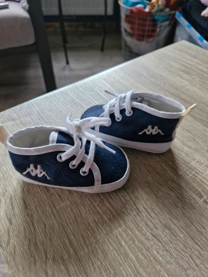 Chaussures bébé. Kappa