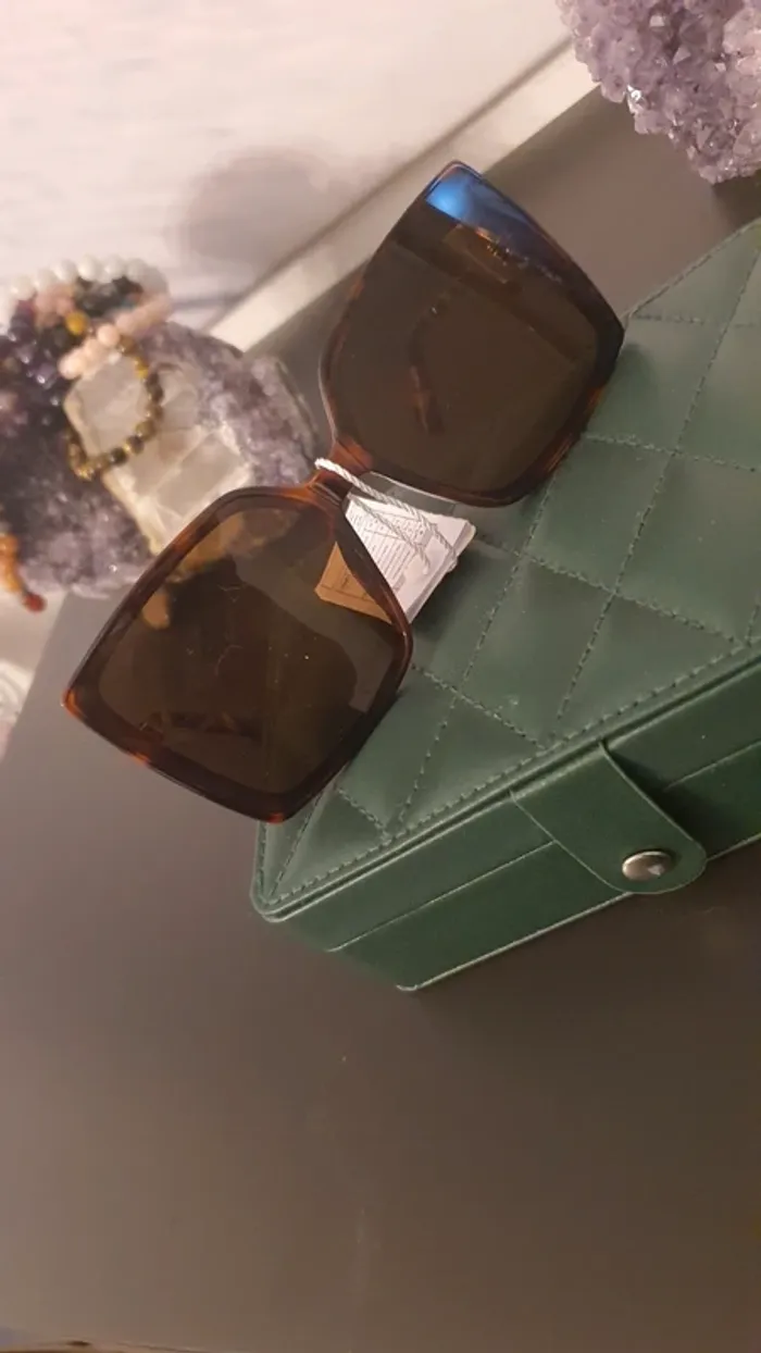 Lunette de soleil - photo numéro 2
