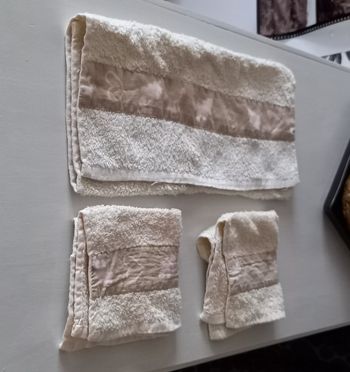 Lot serviettes de toilette Inès de la Fressange
