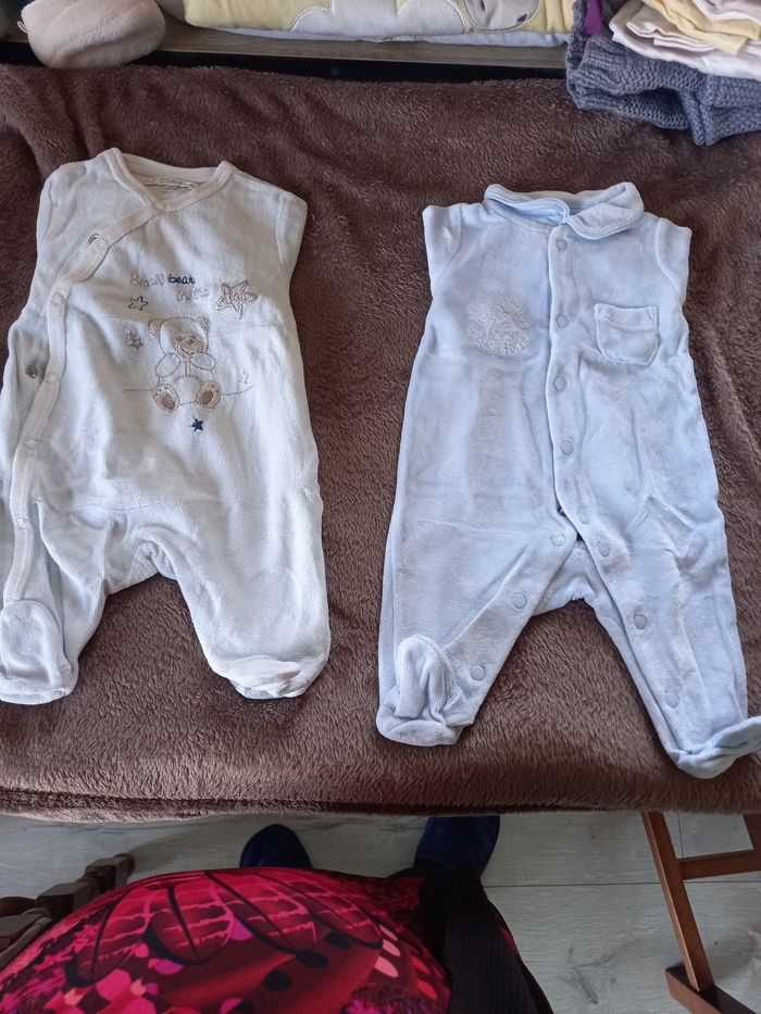 Pyjamas 1 mois - photo numéro 6