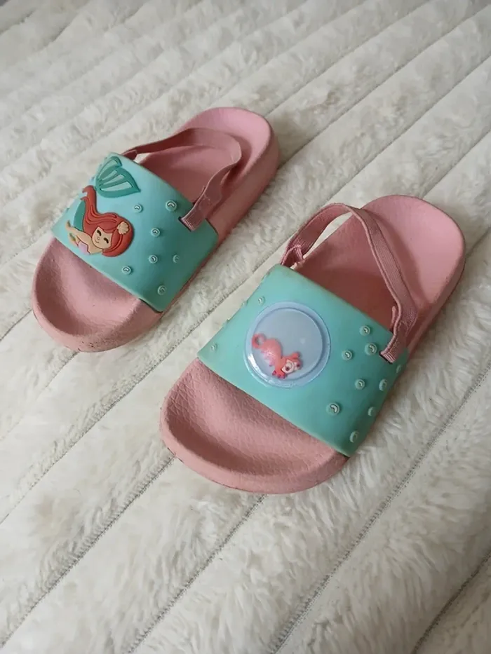 Claquettes piscine fille sirène