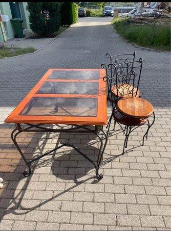 Table en fer forges+4 chaises