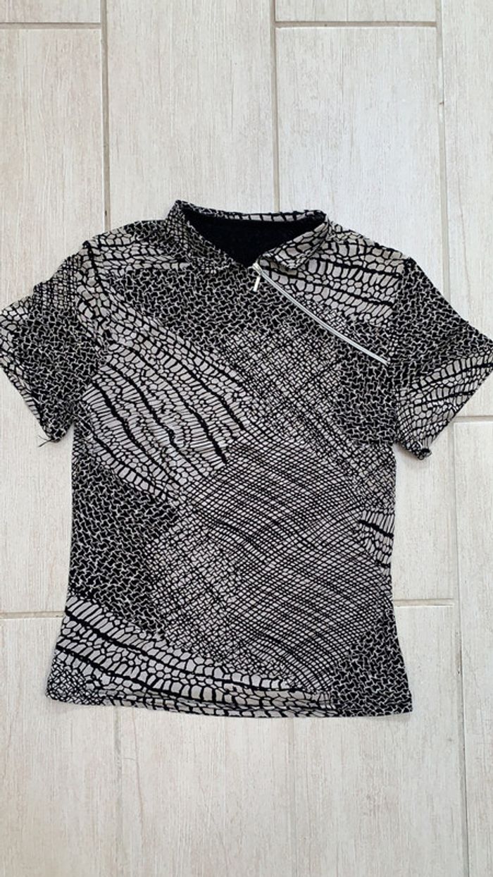 TEE shirt fin