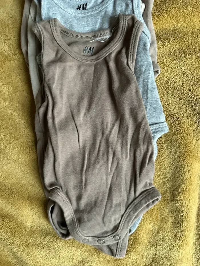 Lot de 5 bodies sans manches H&M 3 mois - photo numéro 3