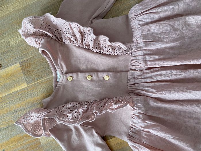 Robe broderie rose/lila poudré - photo numéro 2