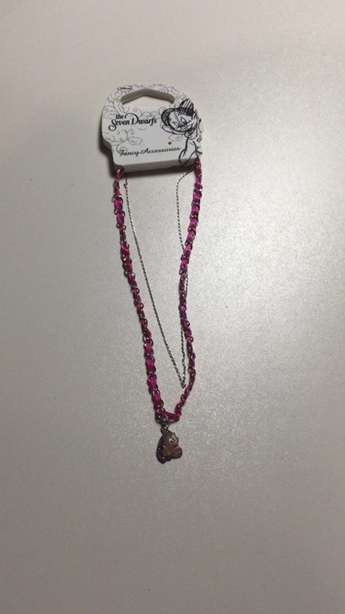 Collier disney neuf blanche neige nain fushia idee cadeau piniata anniversaire noel