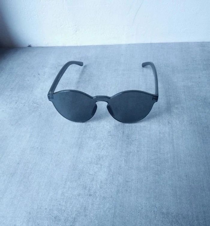 Lunettes de soleil - photo numéro 2