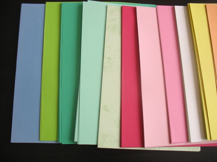 LOT DE 221 FEUILLES A4 - DIVERSES COULEURS - 90 GR ET 120 GR n°32 - photo numéro 2