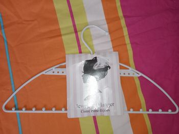 Cintre porte bijoux neuf