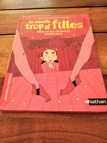 Livre intitulé la famille trop d'filles nathan premiers romans 7/11 ans