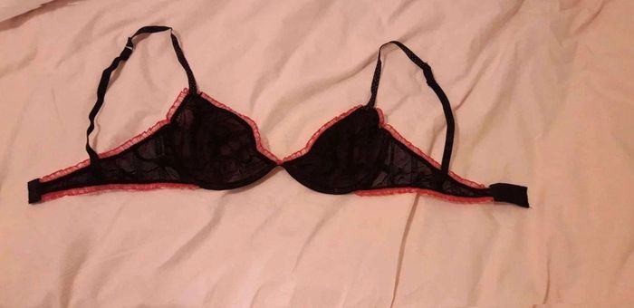 Soutien gorge dentelle  noir  et rose  T90C
