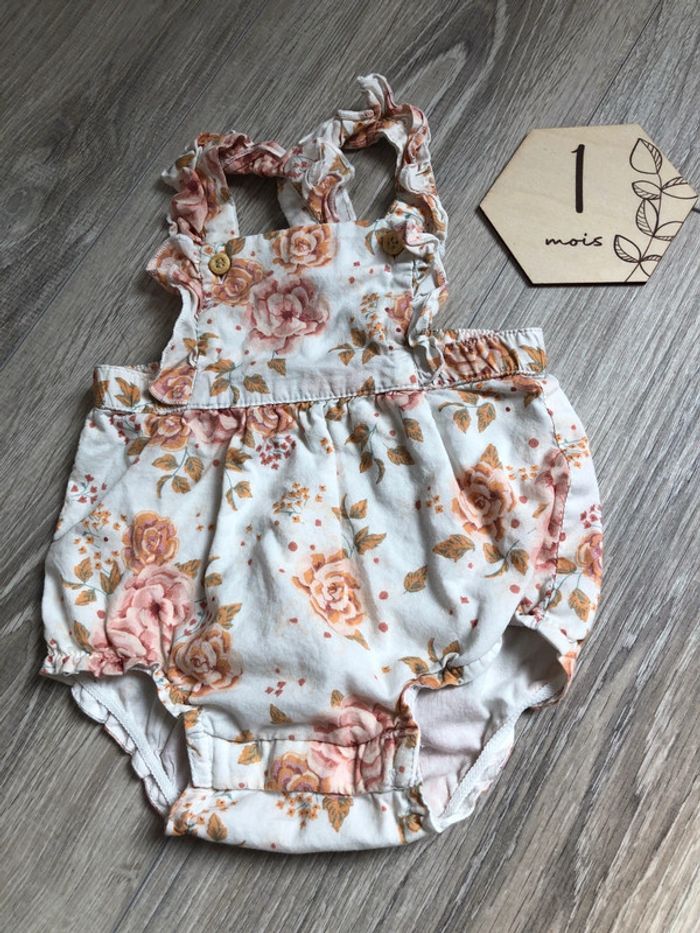 Jolie barboteuse fleurie H&M taille 1/2 mois