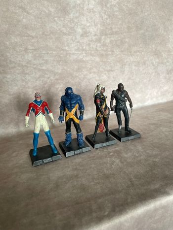 4 figurine en plomb Marvel