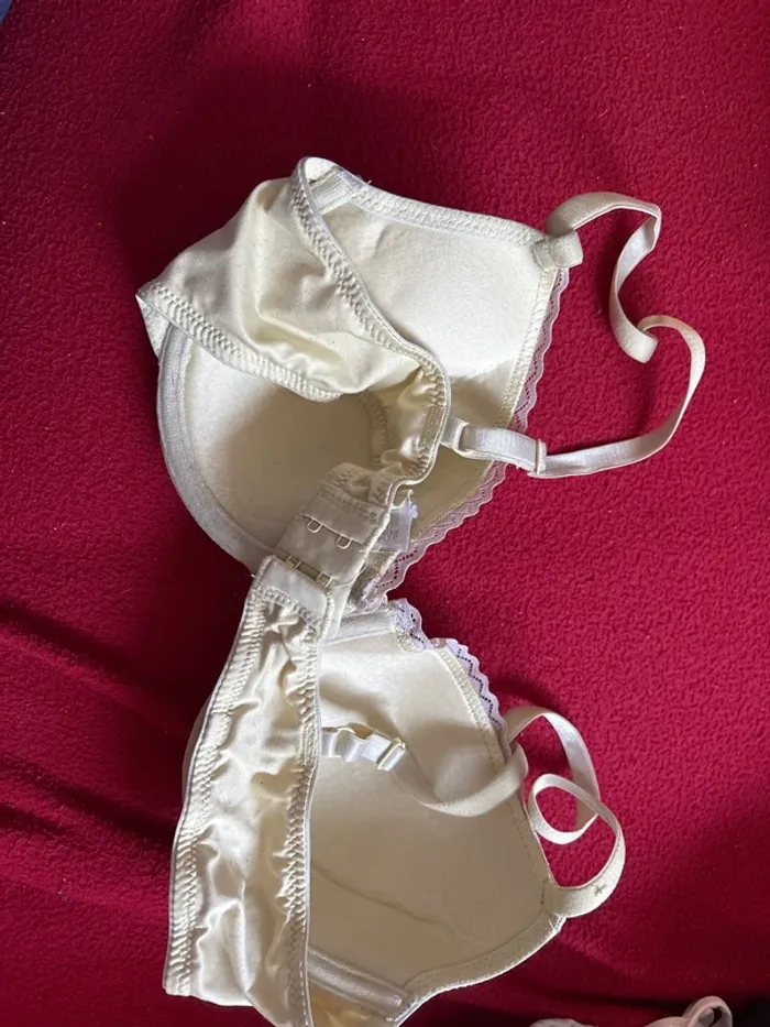 Soutien gorge bordure dentelle - photo numéro 3
