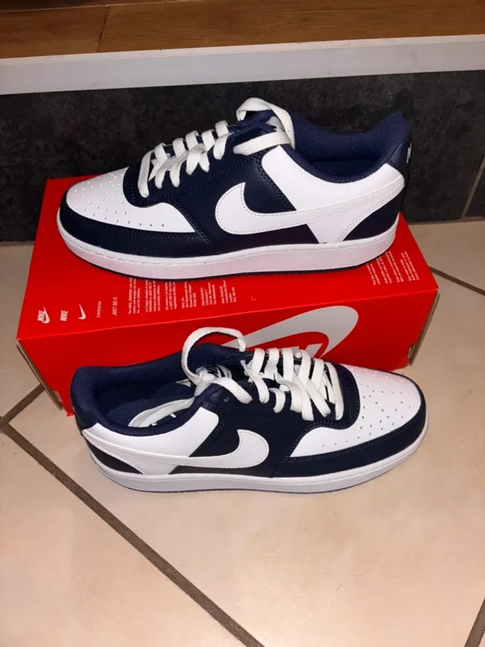 Baskets Nike P.42,5 Neuves