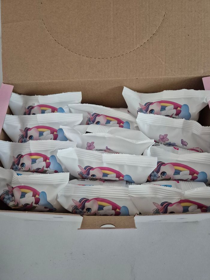 Carton de 12 paquets de lingettes Licorne - photo numéro 2