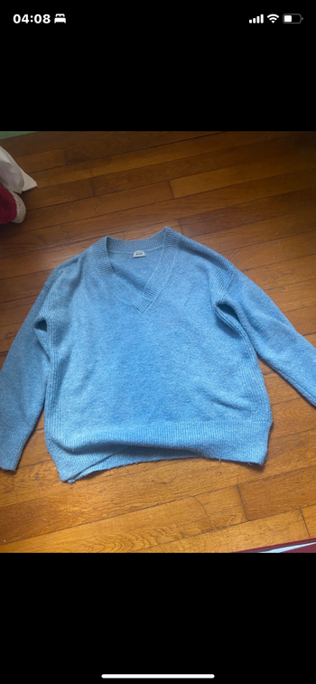 Pull bleu clair / pastel décolleté en V