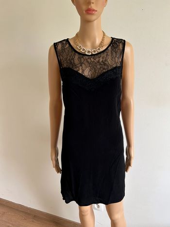 Robe noire sans manches avec dentelle An’ge taille 2 excellent état