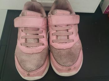 Basket fille lumineuse