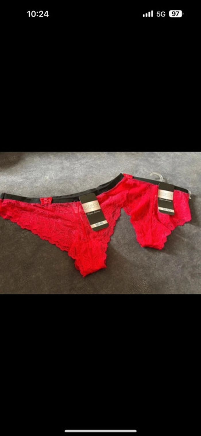 Lot de 2 culottes rouge en dentelle neuve steffy