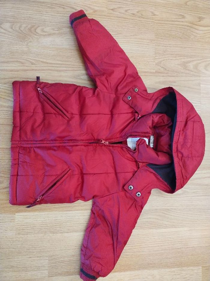 Anorak capuche rouge DP...am - 7€