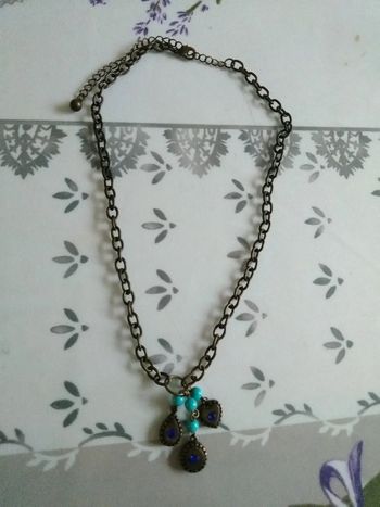 Collier, neuf