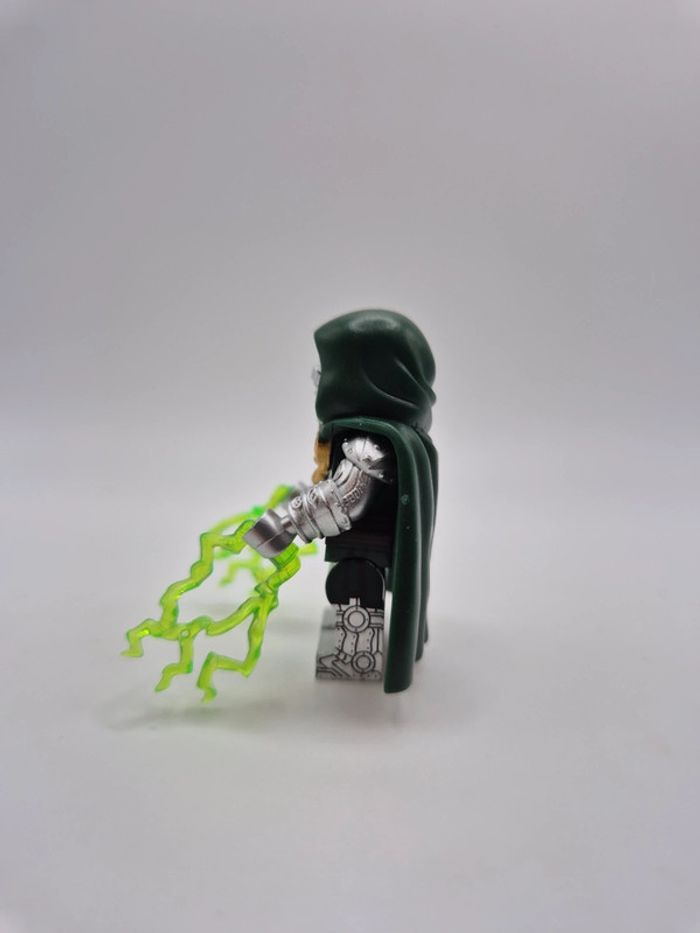 Figurine type lego Docteur Doom les 4 Fantastiques Marvel - photo numéro 2