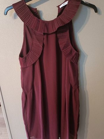 Robe bordeaux avec joli col